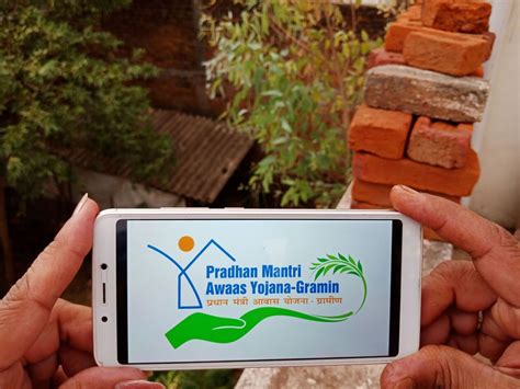 Uttar Pradesh Sets Target of 60 Lakh Rural Homes Under PMAY by FY26