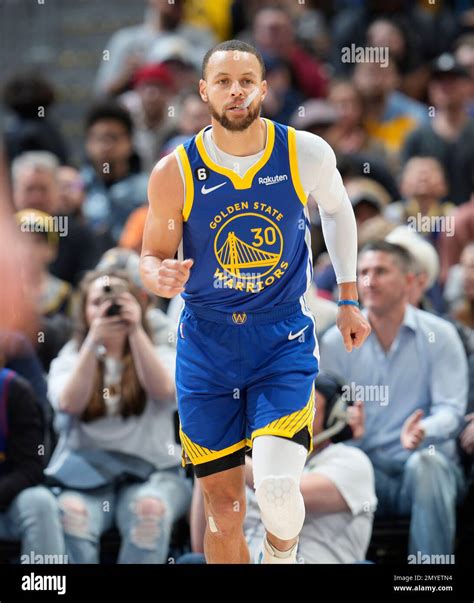 Golden State Warriors guard Stephen Curry (30) in the first half of an ...