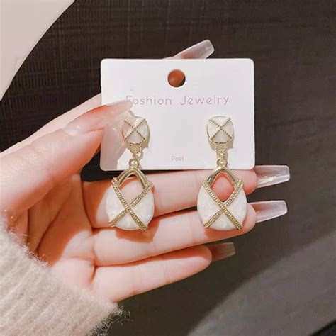 White Bag Pattern Drop Earrings – Eestyl