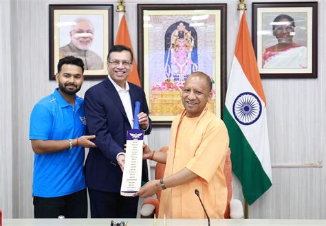 Uttar Pradesh Chief Minister gifts Team India and Lucknow Super Giants ...