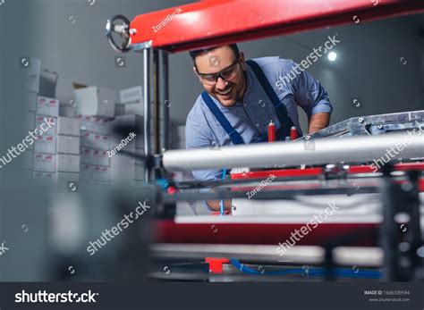 Manufacturing Machine Operator 的图像结果