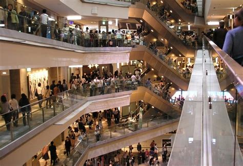 Retailers, restaurant owners at loggerheads with mall owners, landlords ...