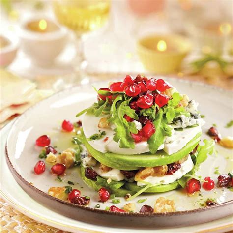 Timbal festivo de manzana verde, rúcula, queso y nueces