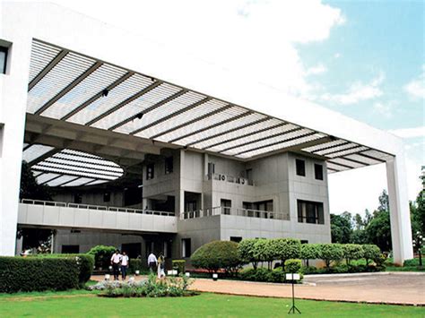 VTU: Engineering colleges to set up ‘industry hubs’