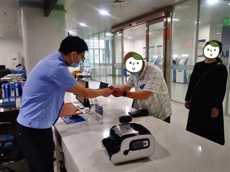「我为群众办实事」黄冈首张外国人永久居留身份证签发！