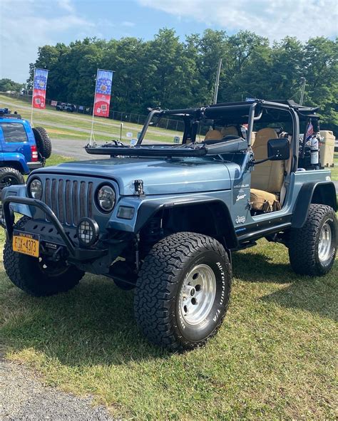 Rock Hard 4X4 Rocker Sliders with Tubing for 97-06 Jeep Wrangler TJ | Quadratec