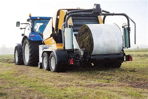 Case IH überarbeitet Rundballenpresse RB 545 | agrarheute.com