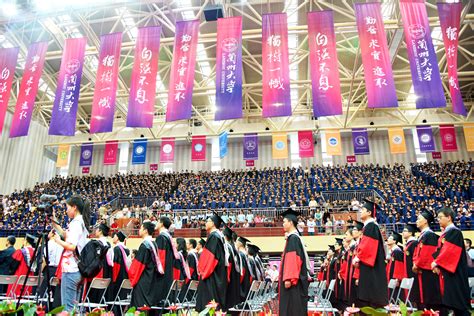 兰州大学举行2018届学生毕业典礼暨学位授予仪式_兰州大学新闻网