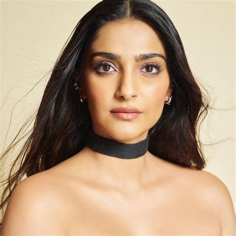 Alaya F stuns the crowd with her long locks and high-shine glam look ...