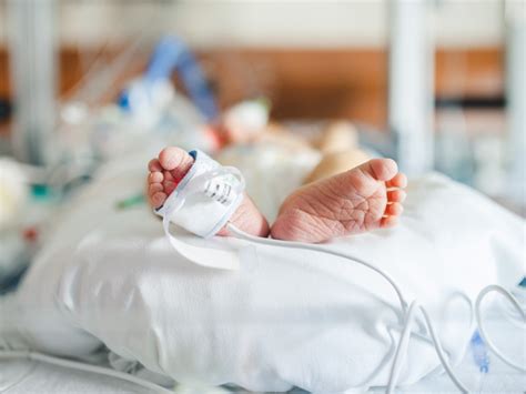 Low blood sugar in newborns: What causes it and how it's treated ...