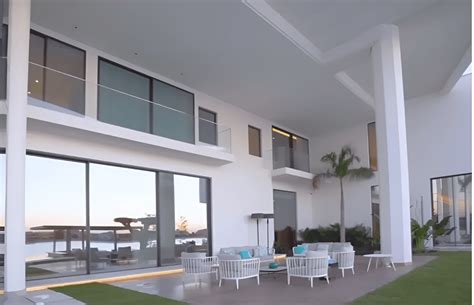 Mukesh Ambani’s House Antilia: Address and Interiors