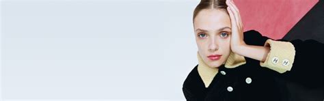 LES BEIGES BLUSH STICK Sheer blush in a stick for a healthy glow. Blush ...