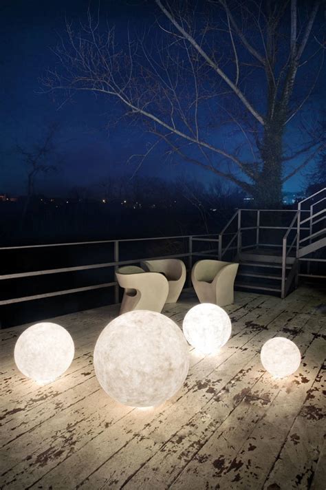 Outdoor Floor Lamps to Use on Your Deck This Summer