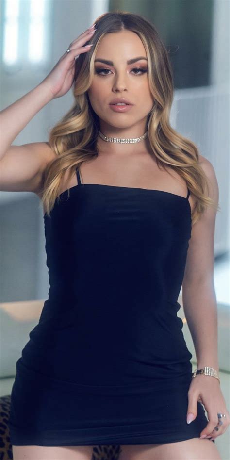 ANNA CLAIRE CLOUDS | Scrolller