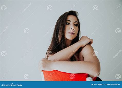 Red and Black Business Suit 的图像结果