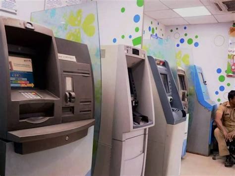 Security Guard Finds Unclaimed Cash Worth Rs 10,000 In ATM, Promptly ...