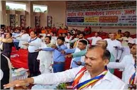 'I will not believe in Hindu gods'... oath administered to hundreds of ...
