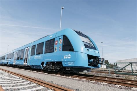 World's first hydrogen train runs at 140 kmph with zero carbon emission ...