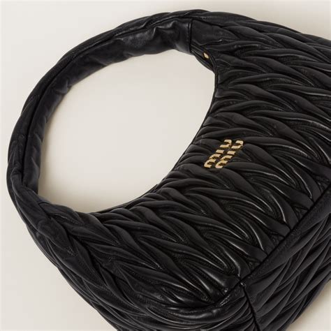 Bolso Hobo De Napa Matelassé Wander Negro | Miu Miu