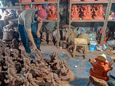 The India We Stand For: Muslim Artisan In Dharavi Makes Ganesh Idols ...