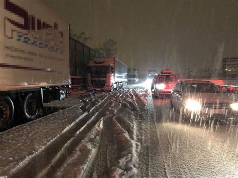 Brennerautobahn „Manche Fahrer stehen seit über 12 Stunden im Stau ...