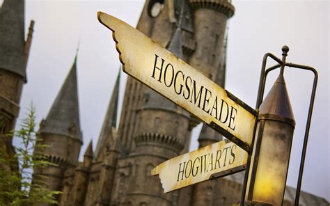 The Wizarding World of Harry Potter - Hogsmeade at Universal Islands of ...