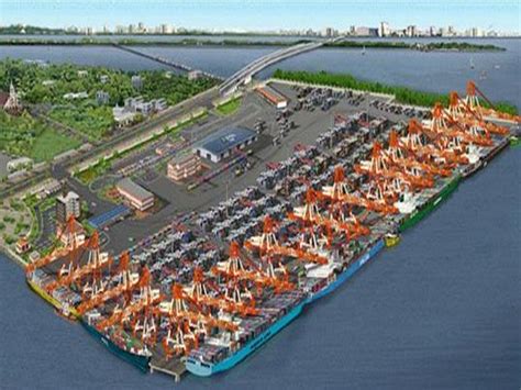 Mandaviya reviews development of Vallarpadam Terminal in Cochin Port