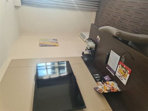 PREMIER INN STAFFORD NORTH (SPITFIRE) HOTEL (Staffordshire) - Hotel ...