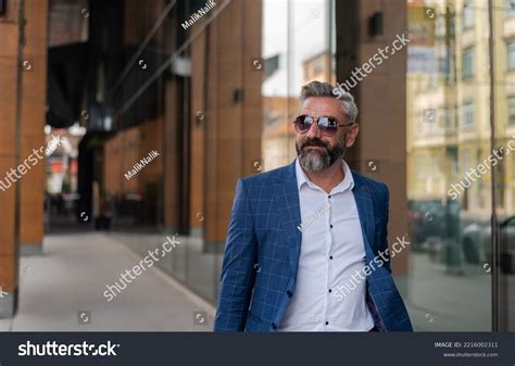 Business Man with Glasses 的图像结果