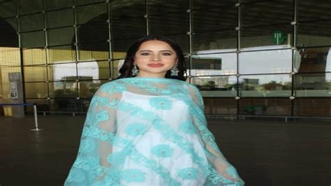 Urfi Javed: ಬಂದಾಳೊ ಬಂದಾಳೋ ಬಿಂಕದ ಸಿಂಗಾರಿ, ಬಟ್ಟೆನೇ ಹಾಕ್ದೆ ಶೋಕಿ ಮಾಡ್ತಾಳ್ರಿ ...