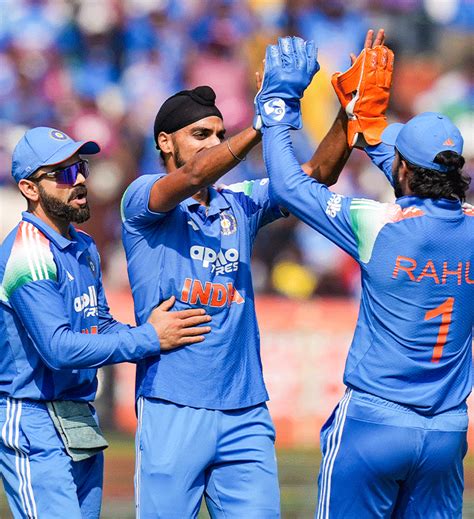 Kohli, Kuldeep's couple dance, Rohit laughs off spinner's DRS appeal ...