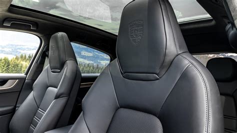 Cayenne E-Hybrid Coupé Crayon - Porsche Newsroom