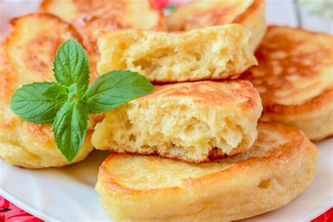 Пышные дрожжевые оладьи на молоке — пошаговый рецепт с фото - 1000.menu
