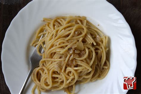 Spaghetti mit sardellensauce ist eine Pasta und reis hauptgerichte von ...
