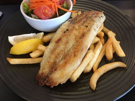 CROWN ON MCCREDIE (Guildford) - Specialty Hotel Reviews & Photos ...