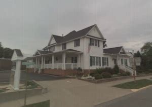 Pyatt Funeral Home - Pinckneyville, Illinois (IL) - Funeral Flowers