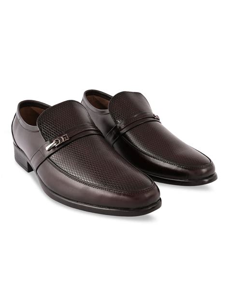 Shop Regal Maroon Men Textured Leather Formal Shoes Online