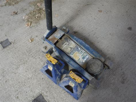 NAPA 3-1/2 Ton Floor Jack & Jack Stands | Agriculture | BigIron