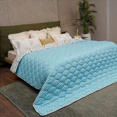 What is a Comforter: Types, Benefits and Caring Tips