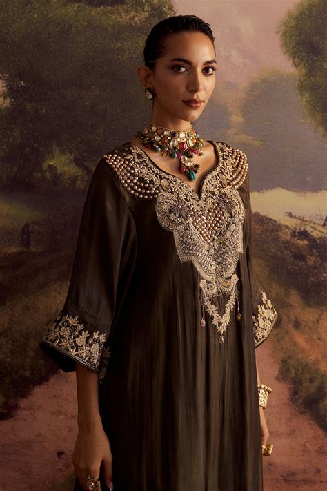 INARA HALKA HARA KURTA SET – Veebypuneetkapoor