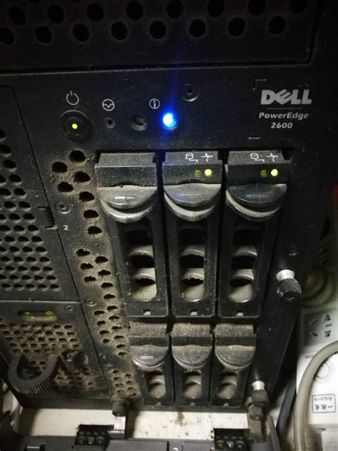 已解决: 服务器蓝灯常亮，是什么问题？ - Dell Community
