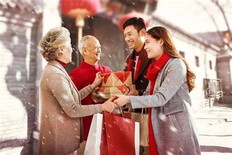 出去买什么礼物好最新素材