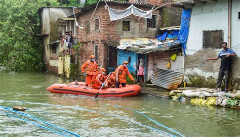 Heavy Rain Continues in Mumbai Region, Waterlogging in Several Areas