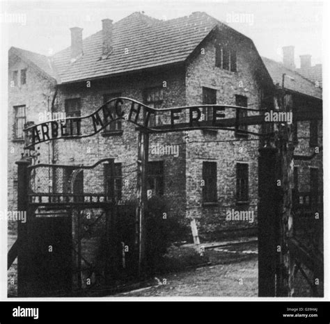 Arbeit macht frei auschwitz Black and White Stock Photos & Images - Alamy
