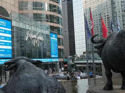 Hang Seng is making Indian investors smile, but there are risks you ...