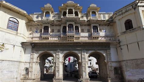 8 Must Visit Tourist Attractions in Udaipur - lifeberrys.com