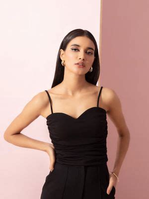 10 Types Of Tops To Pair With Bootcut Jeans | LBB