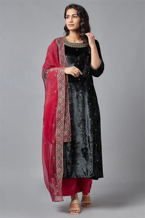 Buy Dark Green Velvet kurta-Parallel Pant-Dupatta Set @ 8999 | W for ...