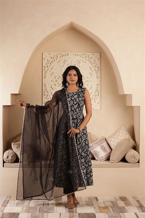 KIARA KALIDAR SUIT SET – Sajilo