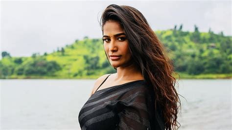 Maha Kumbh 2025: Poonam Pandey Heads To Prayagraj; Netizens Say, 'Kapde ...